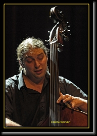 pierre anckaert trio 13 * Avondprogramma : Stadsschouwburg = Pierre Anckaert Trio
fotograaf = Michel Verlinden/Luc Van Put/Winus Jassepoes * 491 x 726 * (82KB)